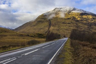 Daha az Glen Coe Valley, İskoçya'da seyahat yol