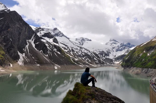 Kar, göl ve bulutlar