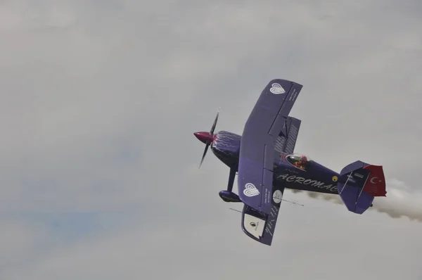 Türk akrobatik pilot ve uçağı