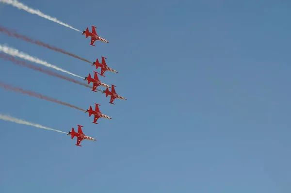 Türk Yıldızları akrobasi ekibi