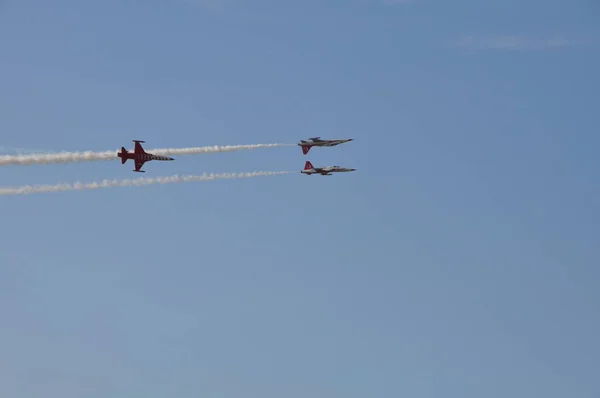Türk Yıldızları akrobasi ekibi