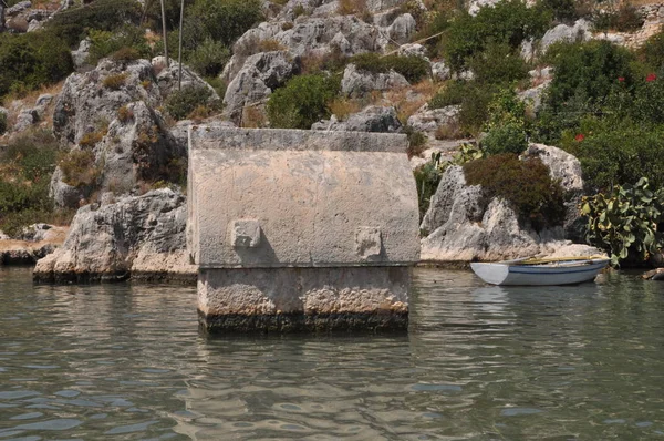 Antik Simena, kaya mezarı