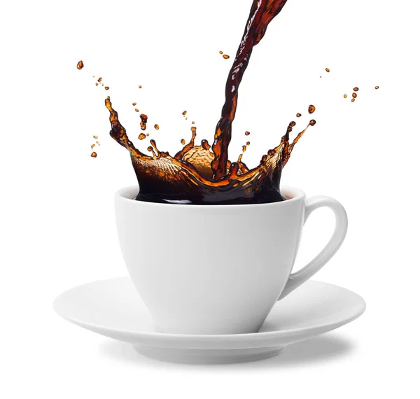 Nalewanie Filiżanki Czarnej Kawy Tworząc Plusk — Zdjęcie stockowe