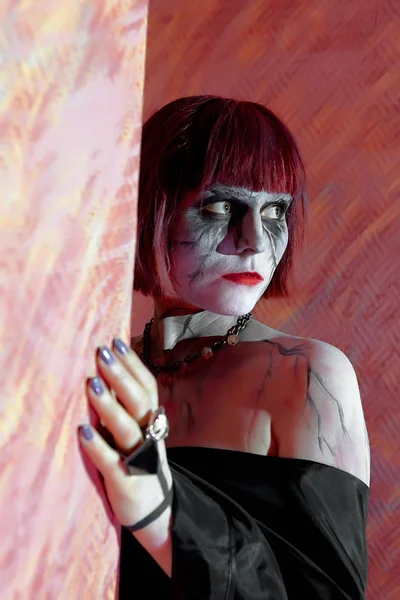 Chica con maquillaje zombie en rojo —  Fotos de Stock