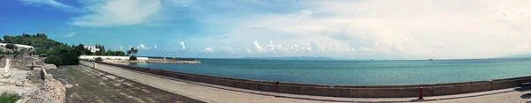 Панорамный вид на президента Тунисской виллы на побережье Средиземного моря — стоковое фото