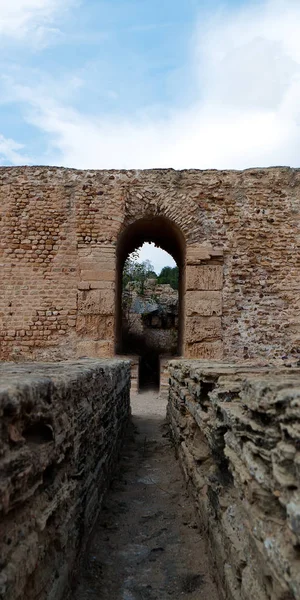 Ruínas dos antigos banhos romanos perto da cidade de Cartago Tunísia — Fotografia de Stock