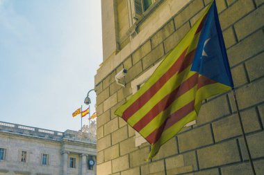 Katalonya ve İspanya bayrakları sembolü girişimi secession Barcelona İspanya karışık