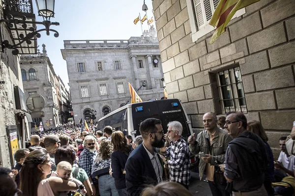Özgürlük ve bağımsızlık İspanya Catalonia Barcelona lider Kürsü insanlar kalabalık içinde konuşan protesto mitingler