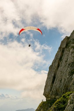Yamaçparaşütü Mount Pilatus üzerinde