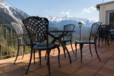 Güzel dağ manzaralı Restoran