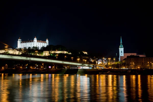 Bratislava castle and St. Martin's Cathedral — Stock Photo, Image