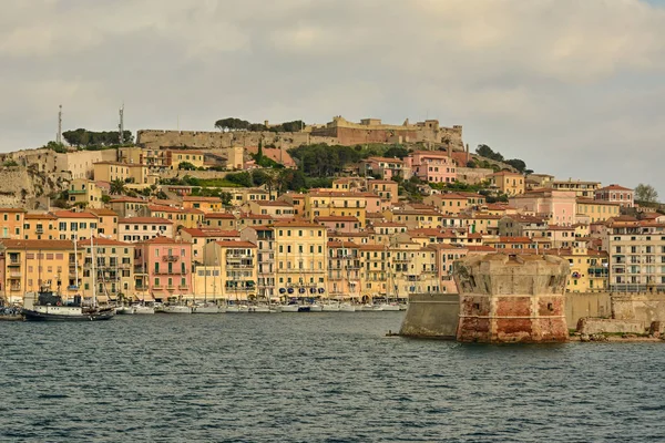 Elba Portoferraio içinde eski bağlantı noktası — Stok fotoğraf