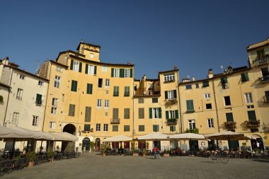 Piazza dell'Anfiteatro Lucca, Toskana, İtalya