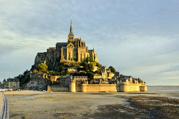 Nascer do sol em Le Mont Saint-Michel Fotografia De Stock