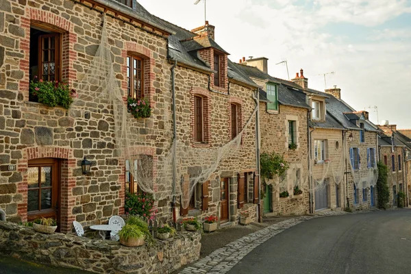 フランスの聖 Suliac 釣り住宅 — ストック写真