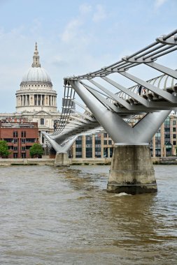 Millenium Bridge ve St. Paul Katedrali
