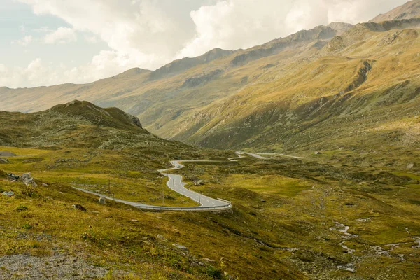 Fluela pass connecting cities of Zernez and Davos in Switzerland — Stock Photo, Image
