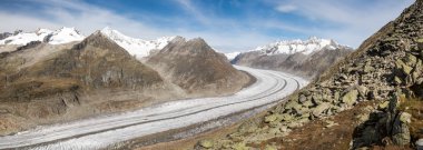 İsviçre Alpleri'nde Alpleri'nde en uzun Buzulu Aletsch Buzulu