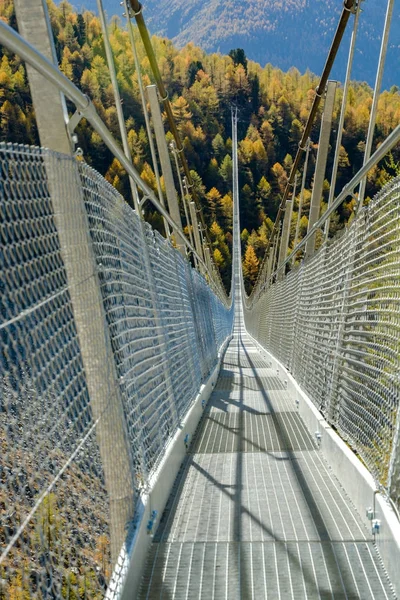 Puente Europa, el puente colgante más largo del mundo — Foto de Stock