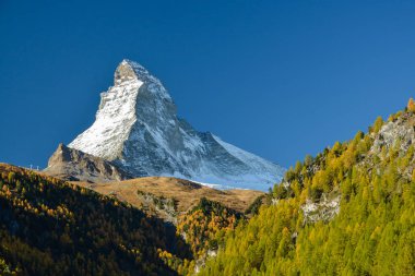 Sonbahar yakınındaki Matterhorn, İsviçre