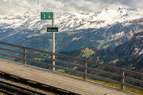 Fine della ferrovia a cremagliera sul picco di Rigi in Svizzera — Foto Stock