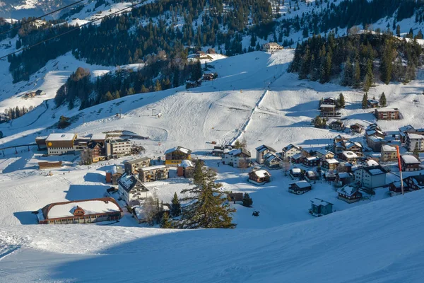 Маленькая деревня без автомобилей Стоос в Швейцарии — стоковое фото