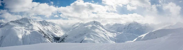 Panoramic view on beautiful snowy Alps near Oberalppass — Stock Photo, Image