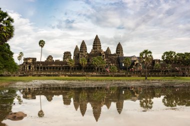 Güzel Wat Angkor Kamboçya'da karmaşık yansıma