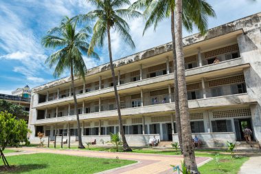İnfamos S21 hapishane Phnom Penh, Kamboçya'da turistler