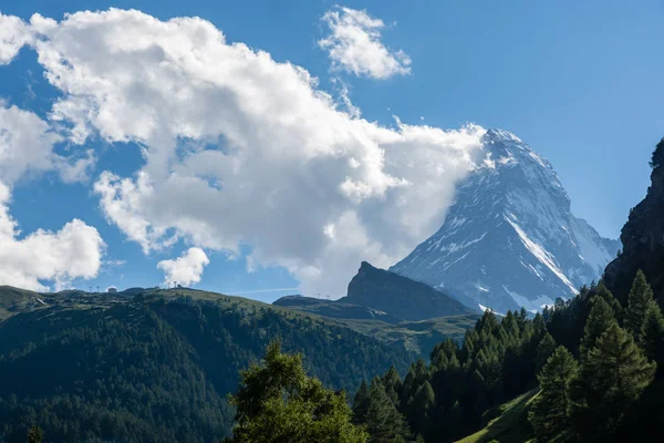 Typisch zicht op een van de bekendste bergtoppen in de wereld, op Ma — Stockfoto