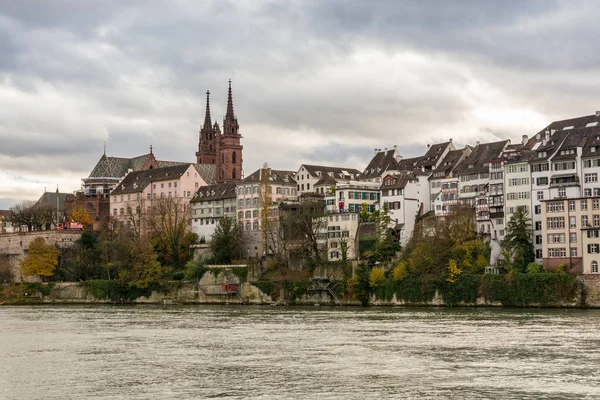スイスのバーゼルでライン川ウォーター フロント — ストック写真