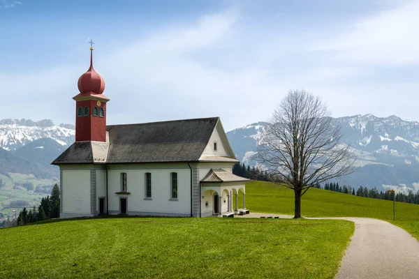 Igreja Sankt Joseph na bela reserva da biosfera Entlebuch — Fotografia de Stock