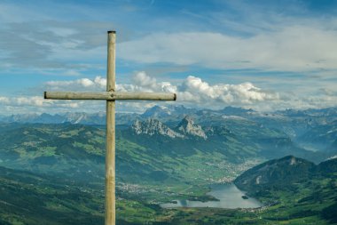 Rigi Dağı 'nın tepesinden İsviçre Alpleri' nin güzel manzarası