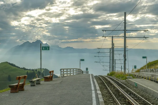 Stazione ferroviaria in cima al Monte Rigi nel cantone di Schwyz in Switze — Foto Stock