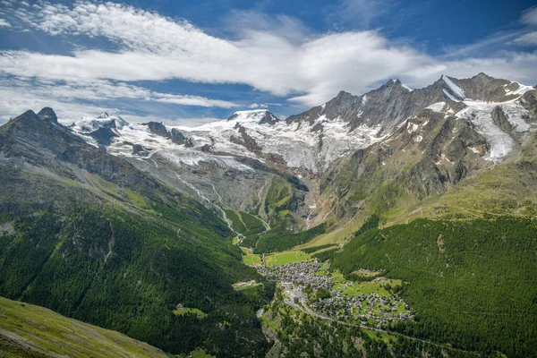 Vista Sobre Saas Fee Pueblo Con Hermosos Alpes Fee Glaciar — Foto de Stock