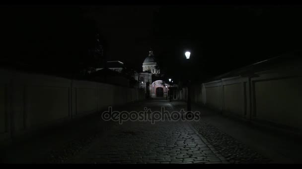 Ходьби вулиці ніч — стокове відео