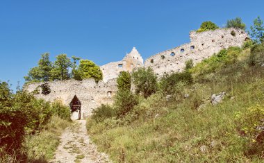 Yola harabe kale Topolcany, Slovak Cumhuriyeti