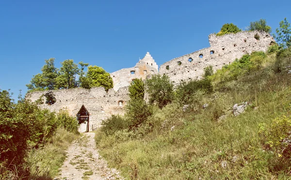 Access road to the ruin castle of Topolcany, Slovak republic — Stock Photo, Image