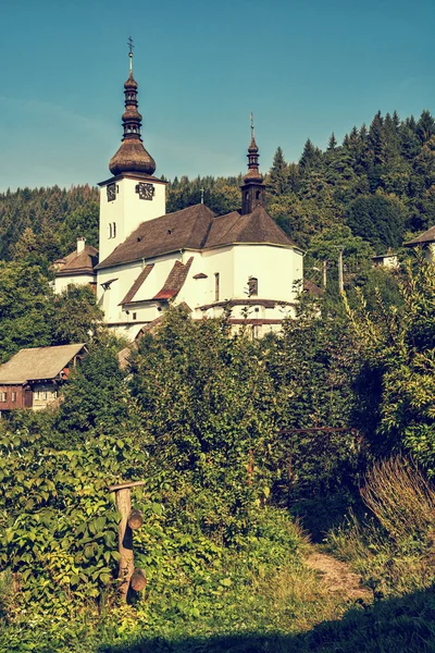 Bela igreja fortificada em Spania Dolina, Eslováquia — Fotografia de Stock