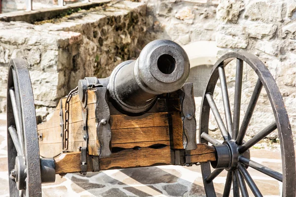 Foto de primer plano del cañón histórico — Foto de Stock