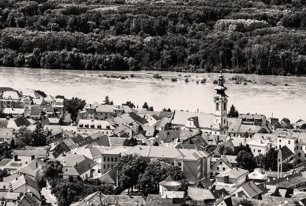 Hainburg an der Donau and Danube river from Schlossberg — Stock Photo, Image