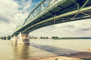Estergon, Macaristan'dan Maria Valeria köprüye Sturovo