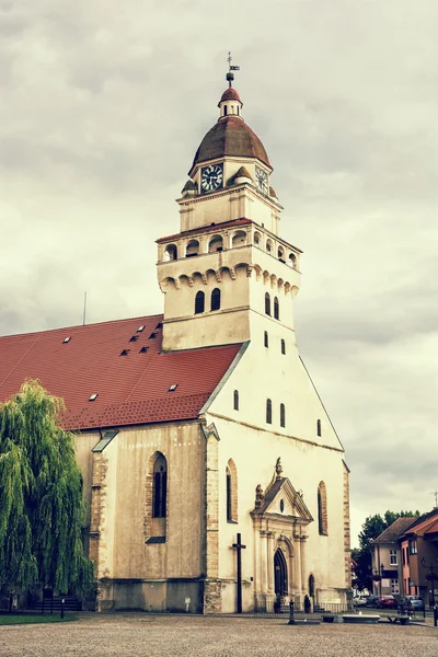 Pfarrkirche des heiligen Erzengels Michael, Skalica, Slowakei — Stockfoto