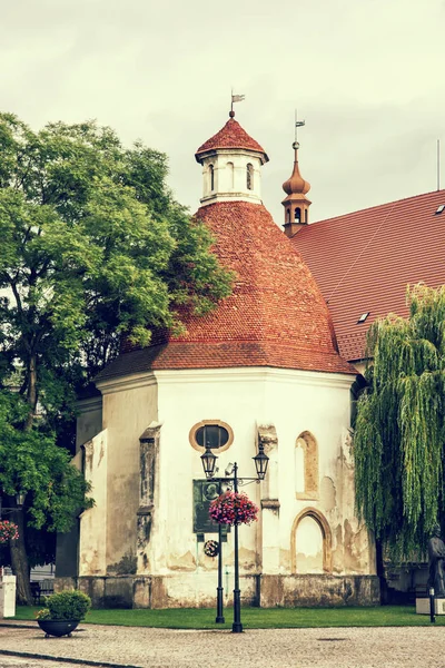 Beerdigungskapelle der Heiligen Anna in der Nähe der Pfarrkirche, Skalica — Stockfoto