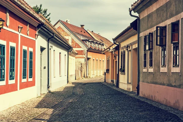 Beautiful street with old buildings in Esztergom, Hungary — Stock Photo, Image