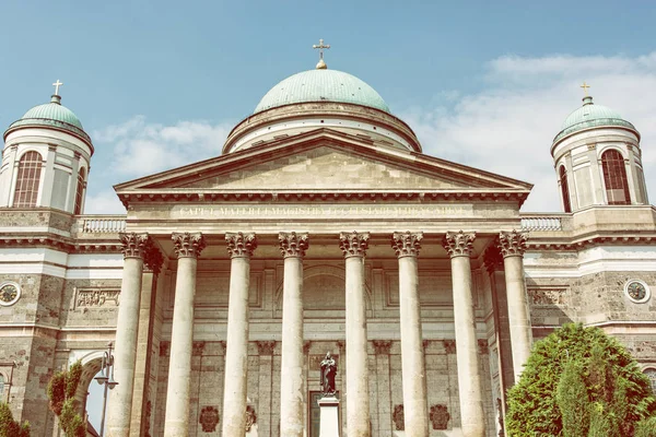 Průčelí baziliky v Esztergom, Maďarsko, Fotografický filtr — Stock fotografie