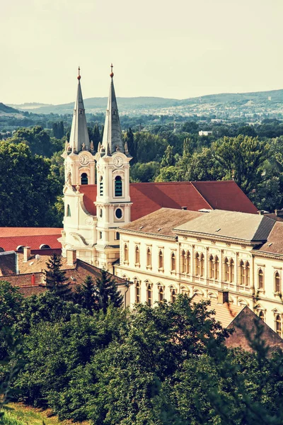 Igreja de Santo Inácio, vista da basílica de Esztergom, Hungria — Fotografia de Stock