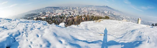 Schneelandschaft mit Nitra-Stadt, Slowakei, Panoramafoto — Stockfoto