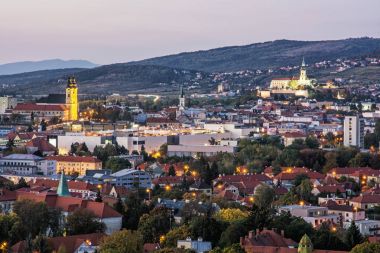 Nitra şehir, Slovakya, akşam kentsel sahne