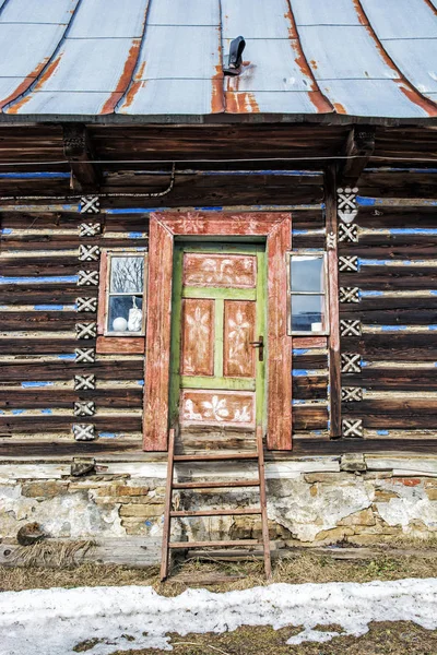 Folklig arkitektur i Ždiar by, Belianske Tatry bergen, S — Stockfoto